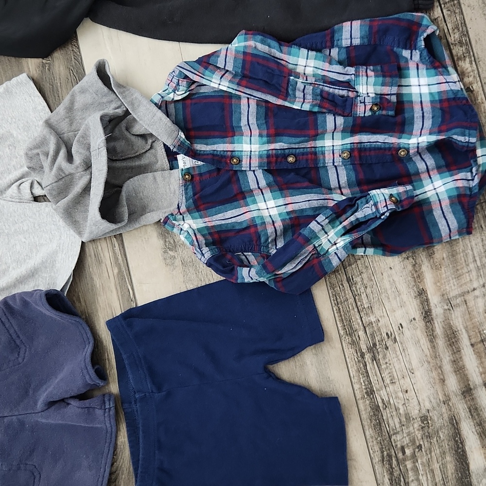 Carters Boys Bundle Size 24 Months - Picture 5 of 5